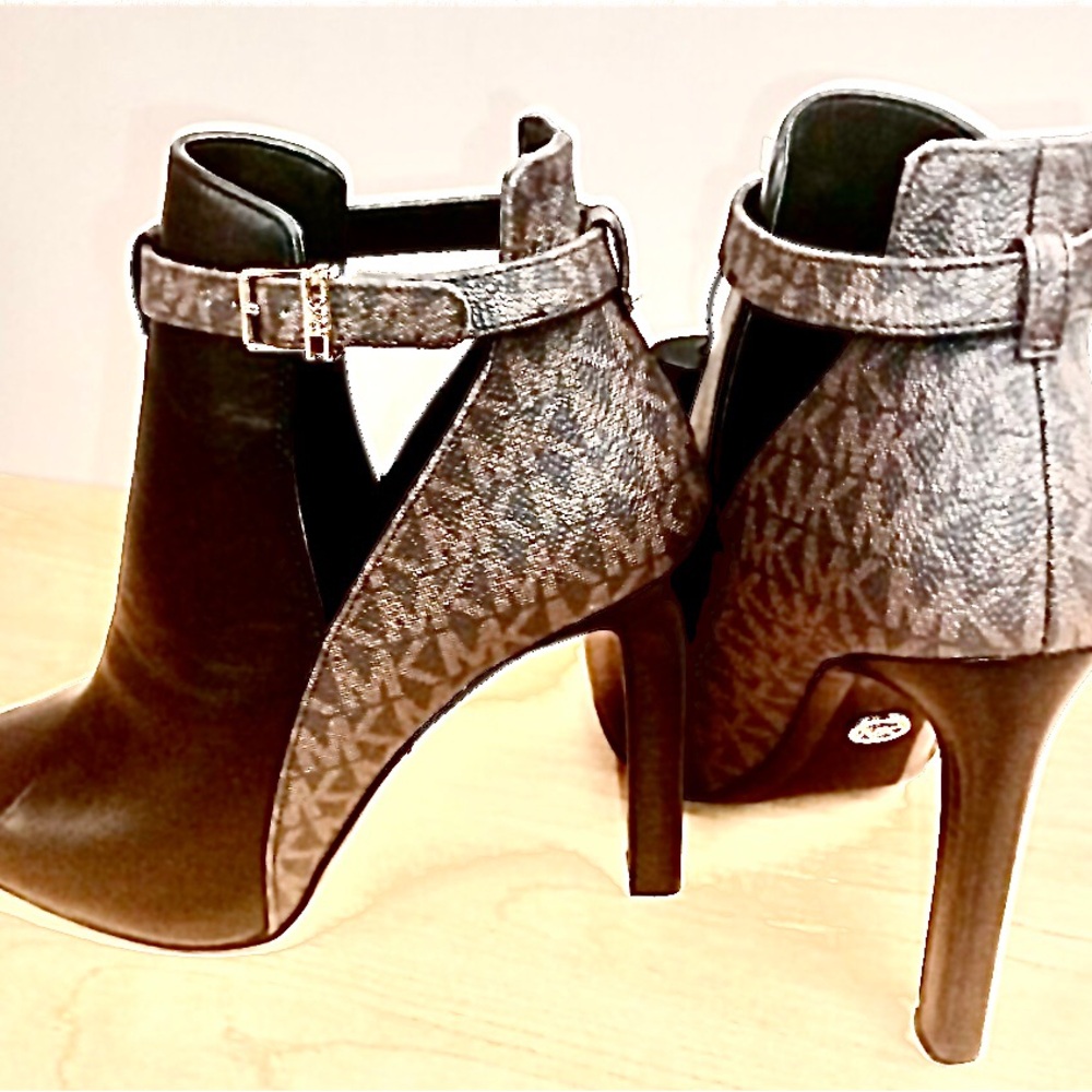 Michael Kors Lawson Logo Open Toe Boot size 6-8